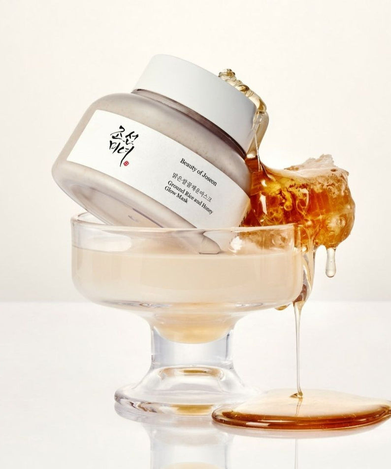 BEAUTY OF JOSEON Ground Rice and Honey Glow Mask 150ml in a glass container with honeycomb decoration, elegant skincare packaging.