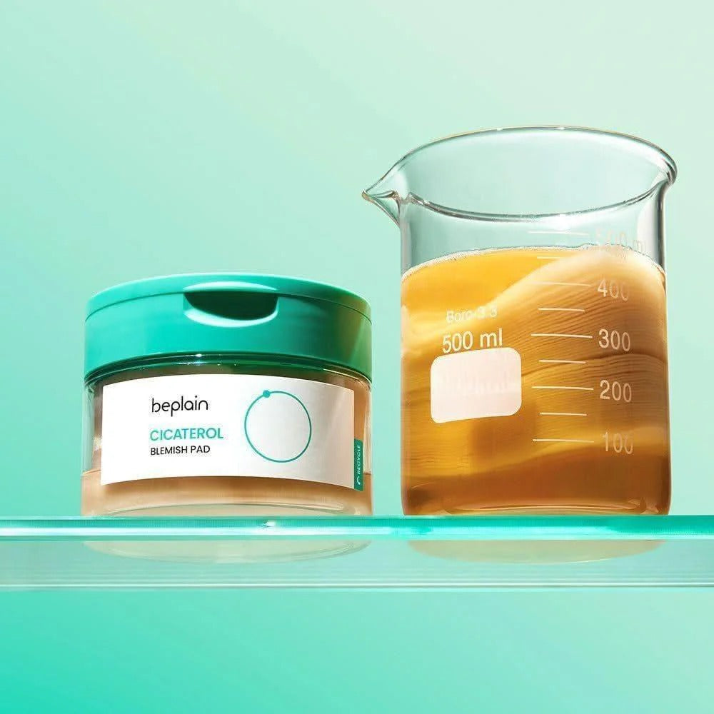 BEPLAIN Cicaterol Blemish Pad 80 sheets next to a 500ml beaker on a green background