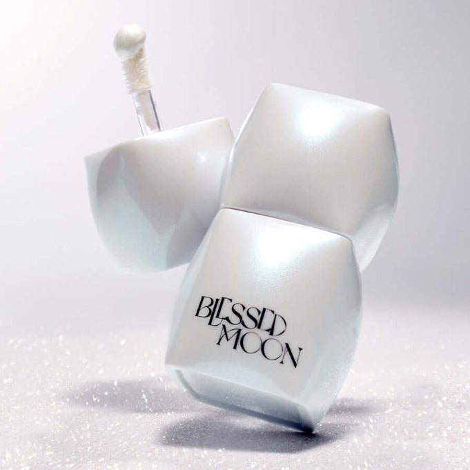 BLESSED MOON Veil Melting Glass Highlighter in elegant white packaging