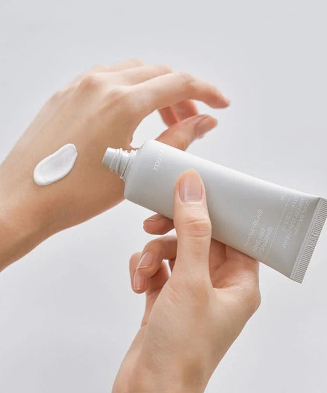 Applying CELIMAX Dual Barrier Watery Sun Cream 40ml on skin for sun protection and hydration.