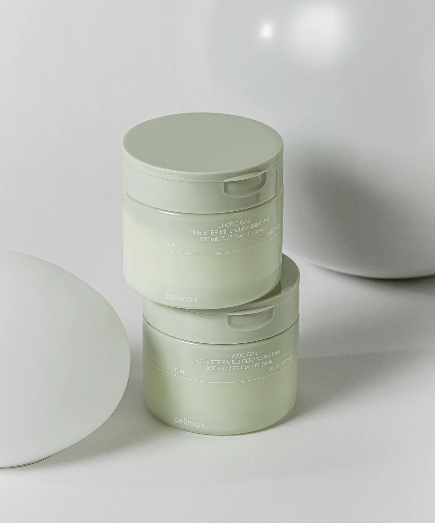 CELIMAX Ji Woo Gae One Step Mild Cleansing Pad 60 pads containers on a white background