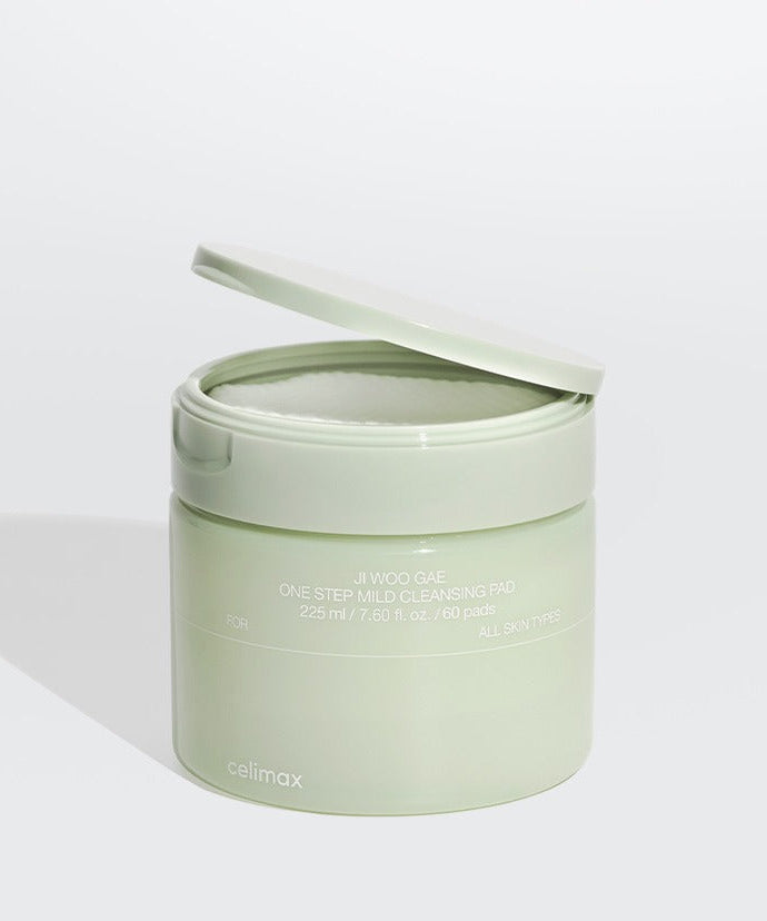 Open container of CELIMAX Ji Woo Gae One Step Mild Cleansing Pad 60 pads in a green jar