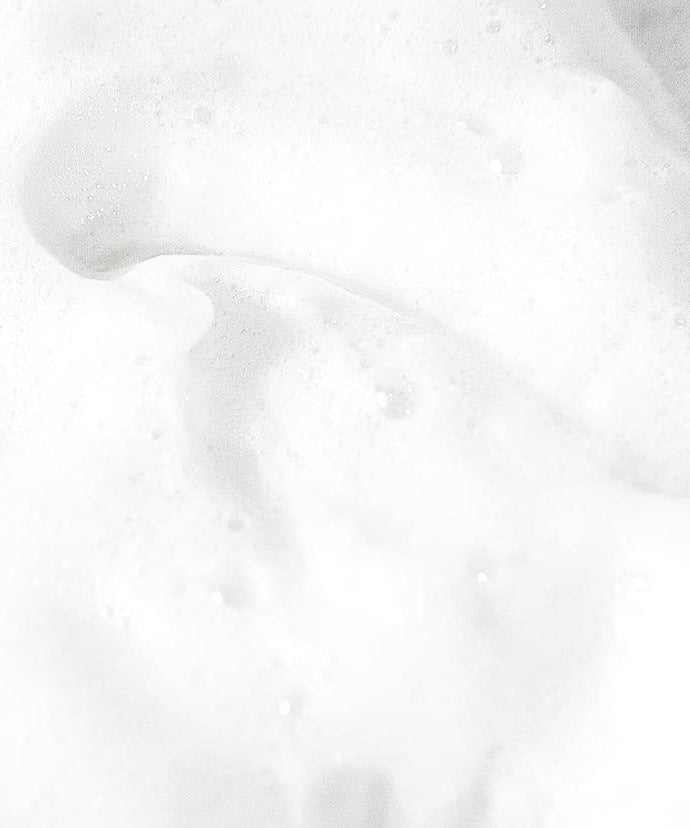Foamy texture of CELIMAX Ji Woo Gae Baking Soda Deep Pore Foam Cleansing 150ml for deep pore cleansing.