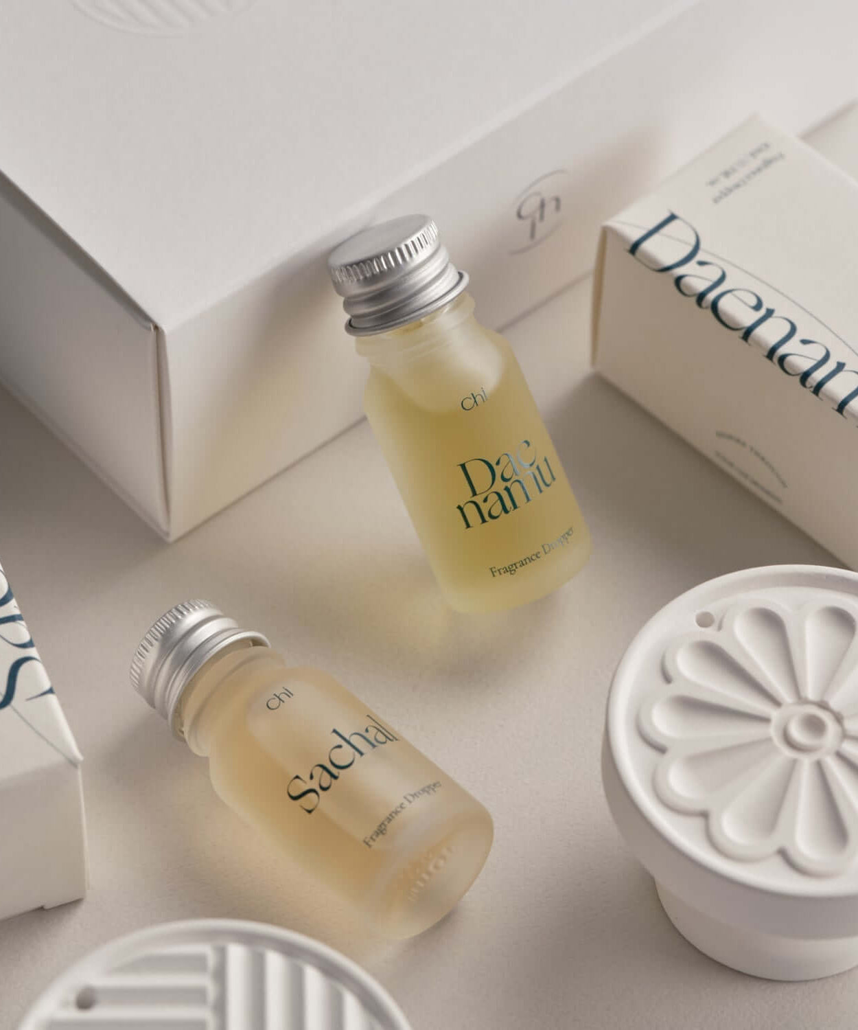 CHWI (CHI) Diffuser & Dropper Set with essential oils and a ceramic diffuser pad, ideal for aromatherapy and relaxation.