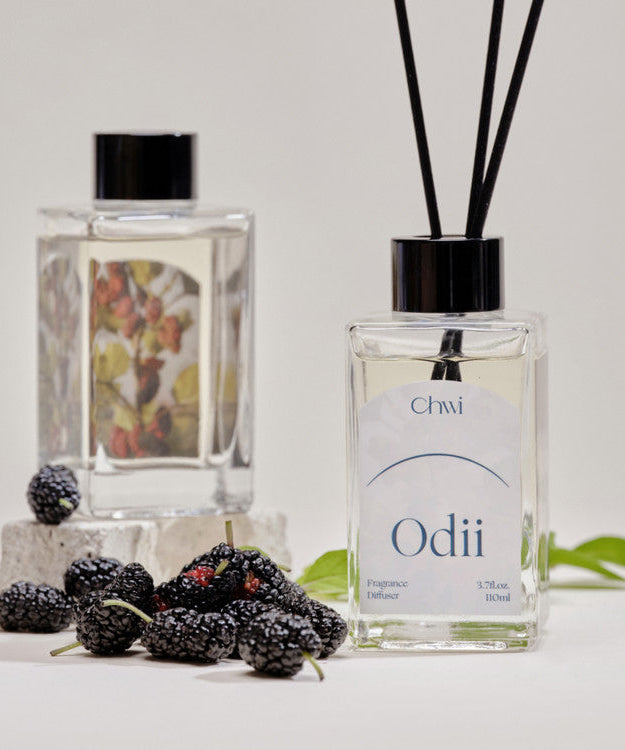CHWI (CHI) Odii Diffuser 100ml with decorative berries and green leaves on a white surface.
