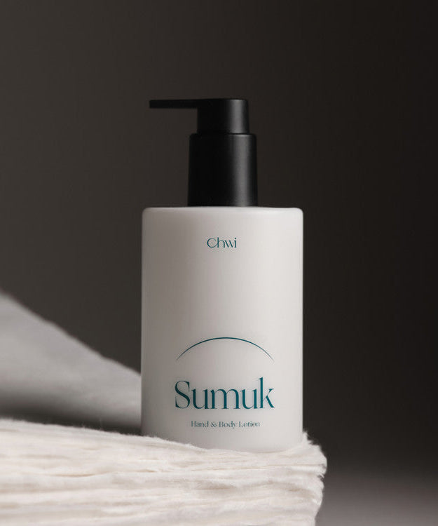 CHWI (CHI) Sumuk Hand & Body Lotion 300ml bottle on a soft textured background.