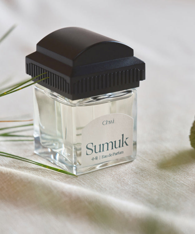 CHWI (CHI) Sumuk Parfume 50ml bottle on a fabric surface with decorative elements.