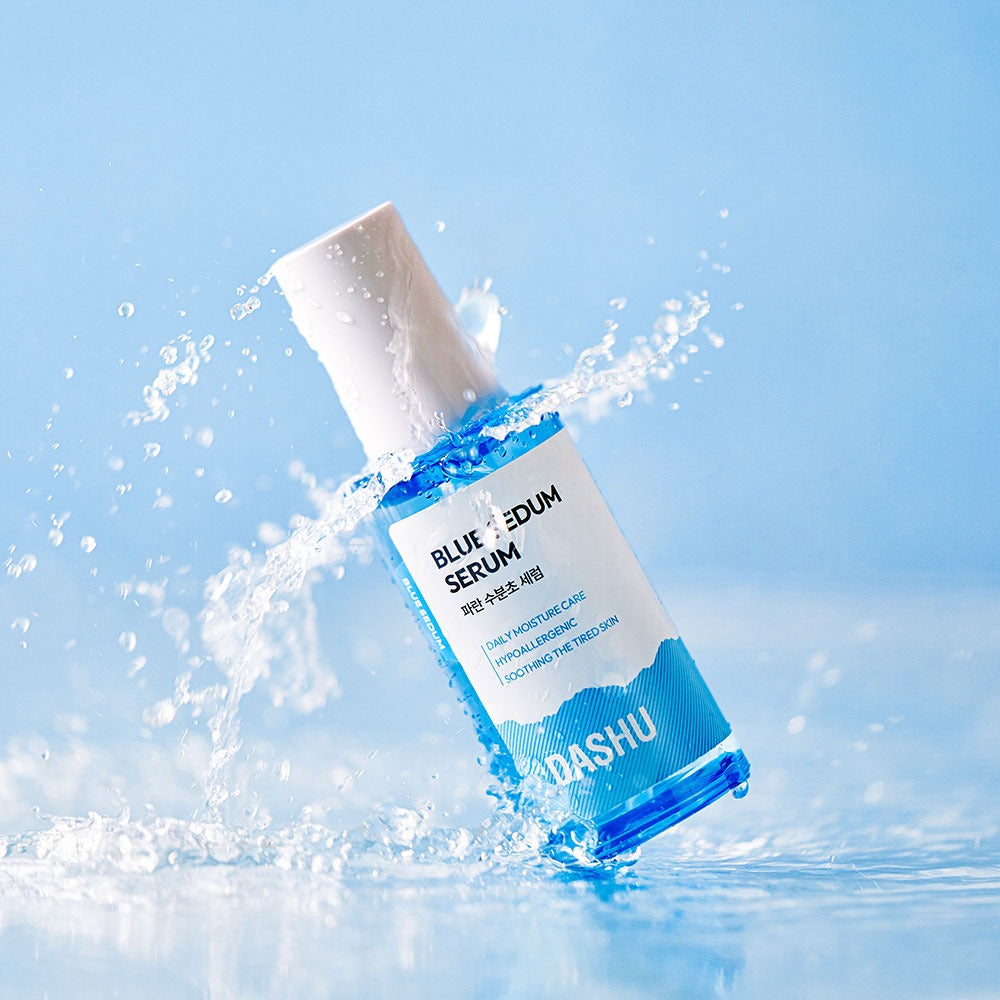 DASHU Boy Blue Moisture Serum 65ml bottle with splashing water background