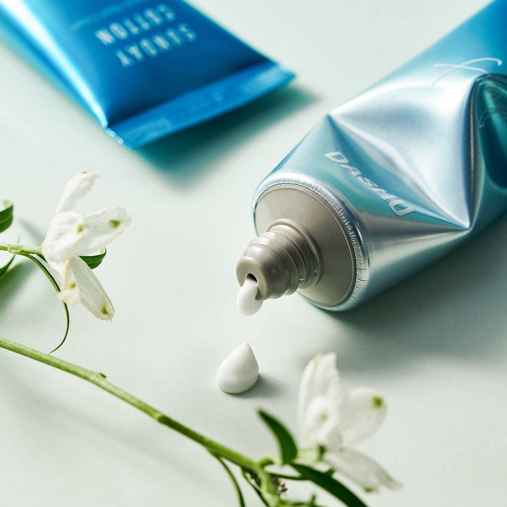 DASHU Perfume Hand Cream Sunday Cotton 50g tube with cream and flowers on a light background