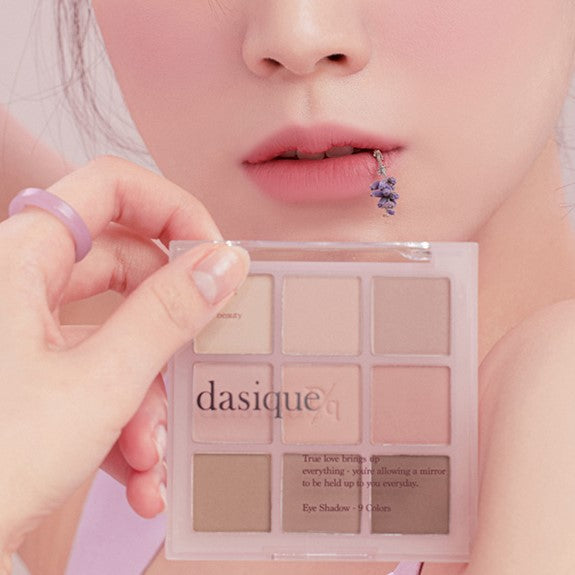 DASIQUE Shadow Palette #13 ការលាយបញ្ចូលគ្នាដ៏ត្រជាក់