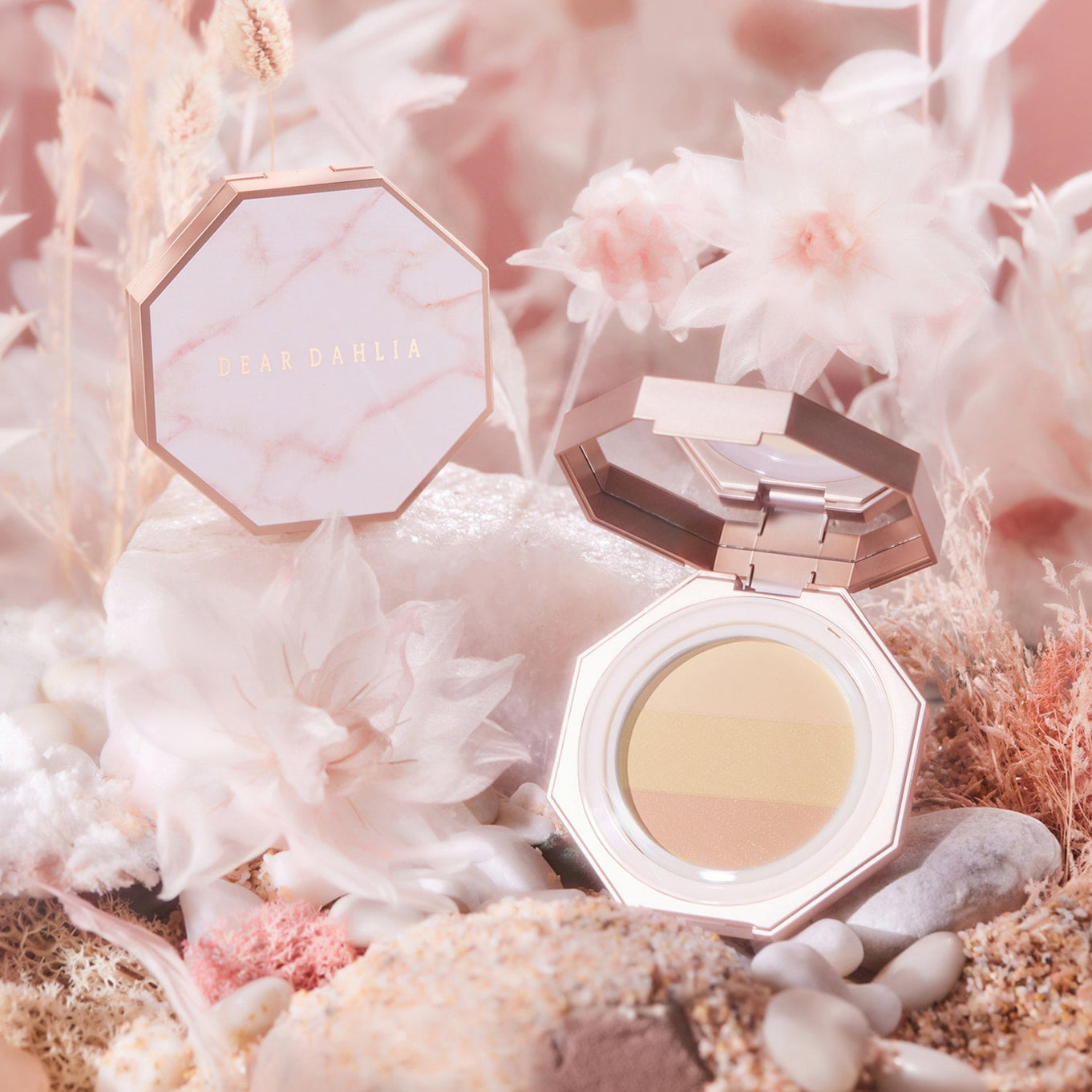 DEAR DAHLIA Blooming Edition Sheer Light Finishing Powder disponible sur Ma petite Coree, ton Eshop 100% K-beauty en direct de Seoul