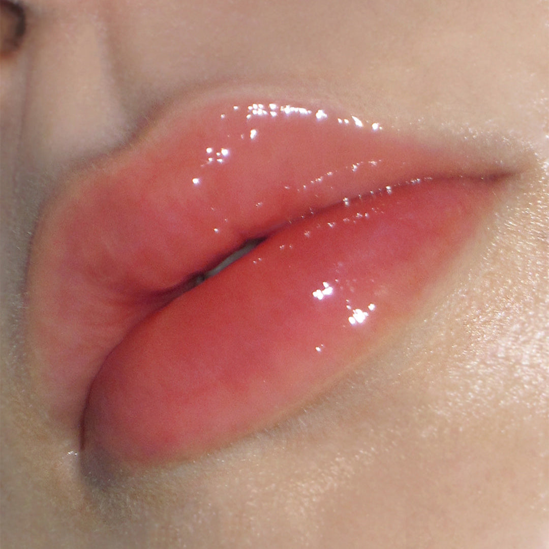 Close-up of glossy lips using DERMATORY Hyaluronic Peptide Lip Keyring, showing hydration and shine.
