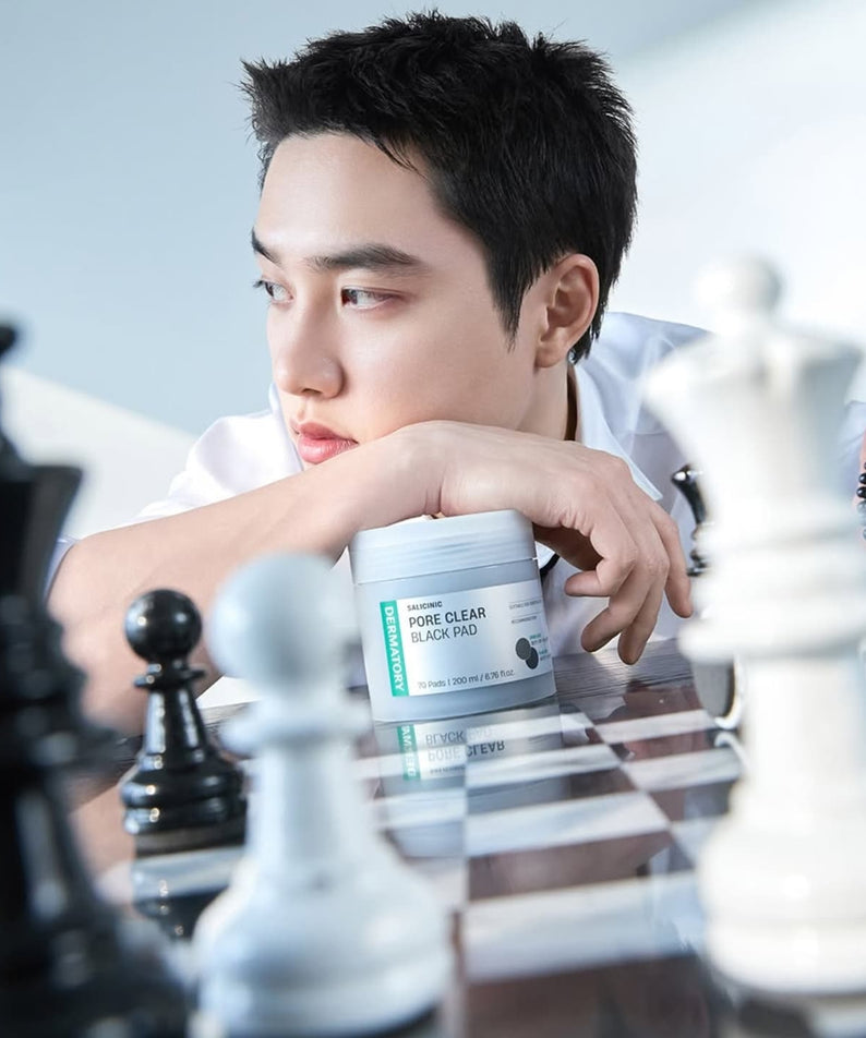 DERMATORY Salicinic Pore Clear Black Pad 70 Pads displayed next to a chess set