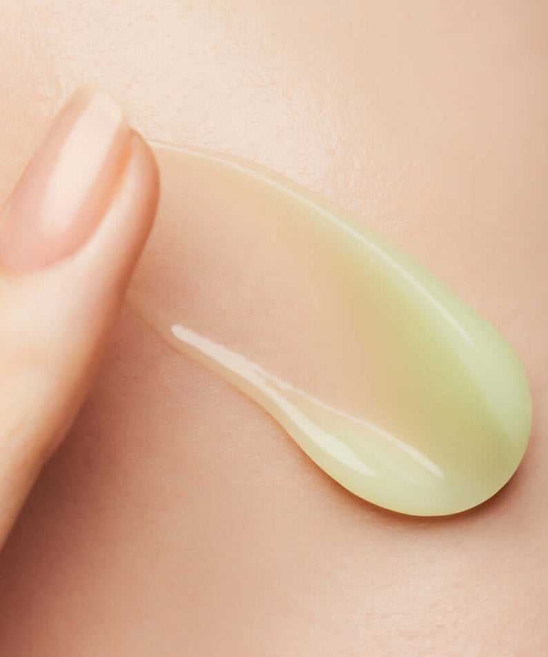 Applying DEWYTREE AC Deep Trace Soothing Cream 60ml on skin