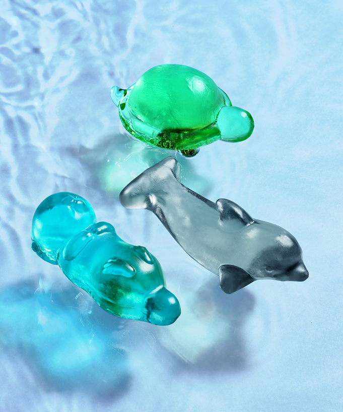 DONGGUBAT Baradan Surf Sea Friends Perfume Bar Set featuring animal-shaped bars on a watery background.