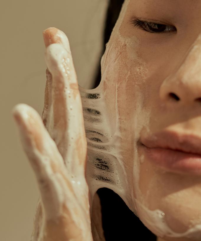 Applying DONGGUBAT Field Ampoule Washing Bar Kelp Foam Cleansing on face