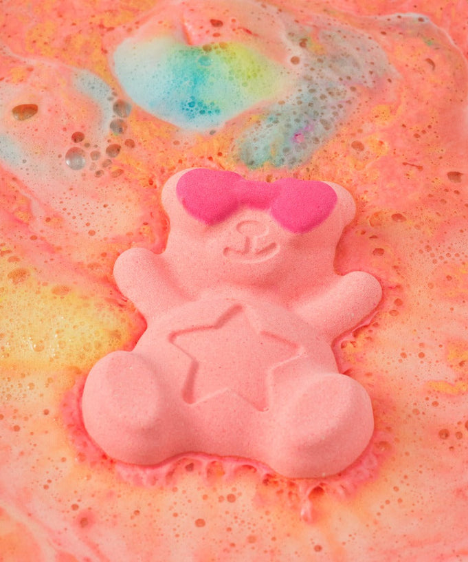 DONGGUBAT Happy Moment Bath Bomb Set 2 pieces with colorful teddy bear bath bomb dissolving in water.