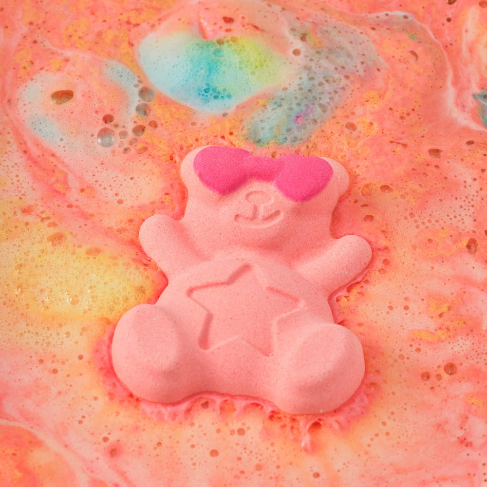DONGGUBAT Happy Moment Bath Bomb Set 2 pieces with colorful teddy bear bath bomb dissolving in water.
