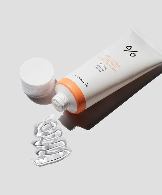 Image of DR.CEURACLE 5 Alpha Control Melting Cleansing Gel 150ml tube with gel texture displayed beside it.