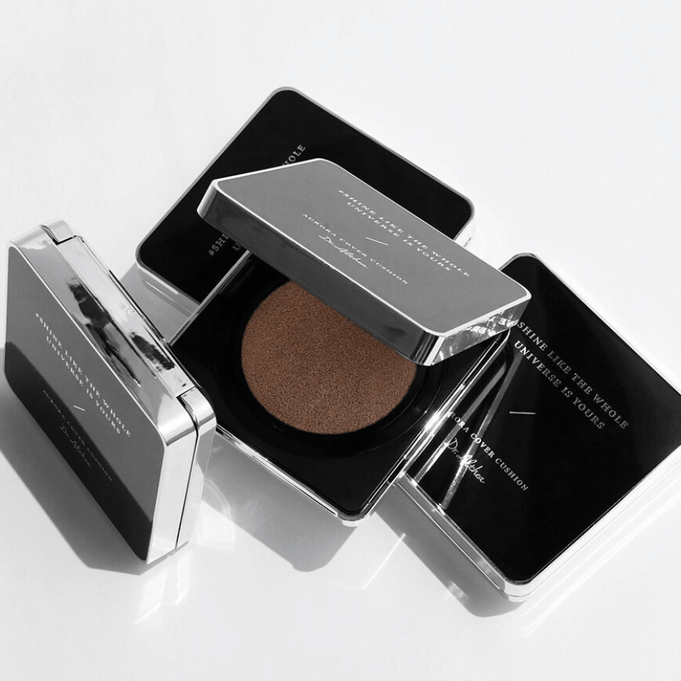 DR.ALTHEA Aurora Cover Cushion Moisture 15g in sleek open compact showing cushion texture