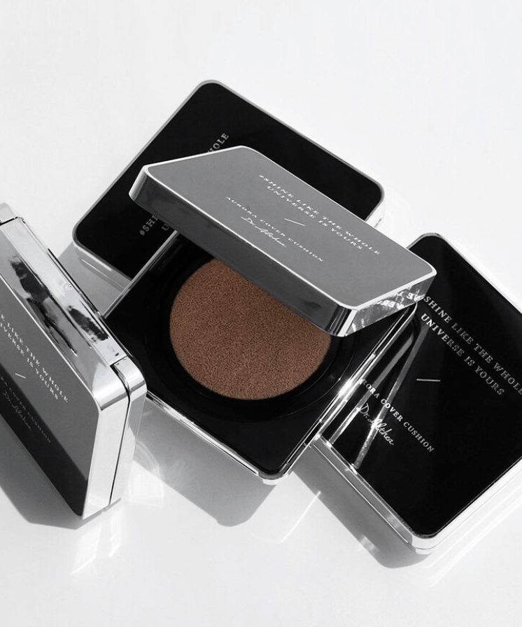 DR.ALTHEA Aurora Cover Cushion Moisture 15g in sleek open compact showing cushion texture