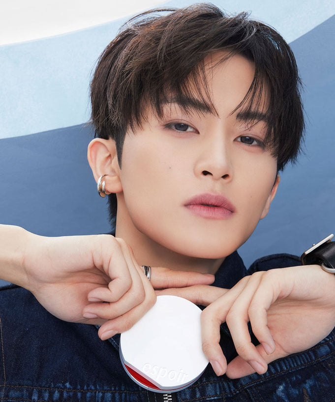 Person holding ESPOIR Bevelvet Sebumcut Cooling Cushion, showcasing sleek design and branding.