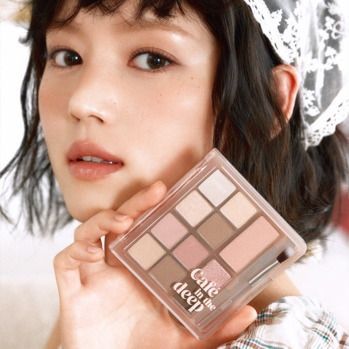 ETUDE My Best Tone Eye Palette [MBTEYE Collection] featuring a model showcasing the eyeshadow palette.