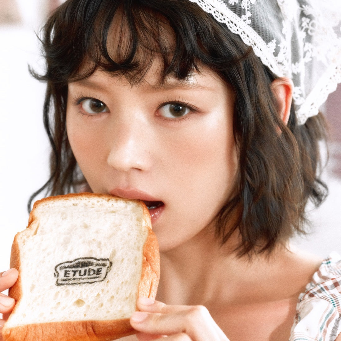 Woman with bread featuring ETUDE logo, promoting ETUDE My Best Tone Eye Palette [MBTEYE Collection]