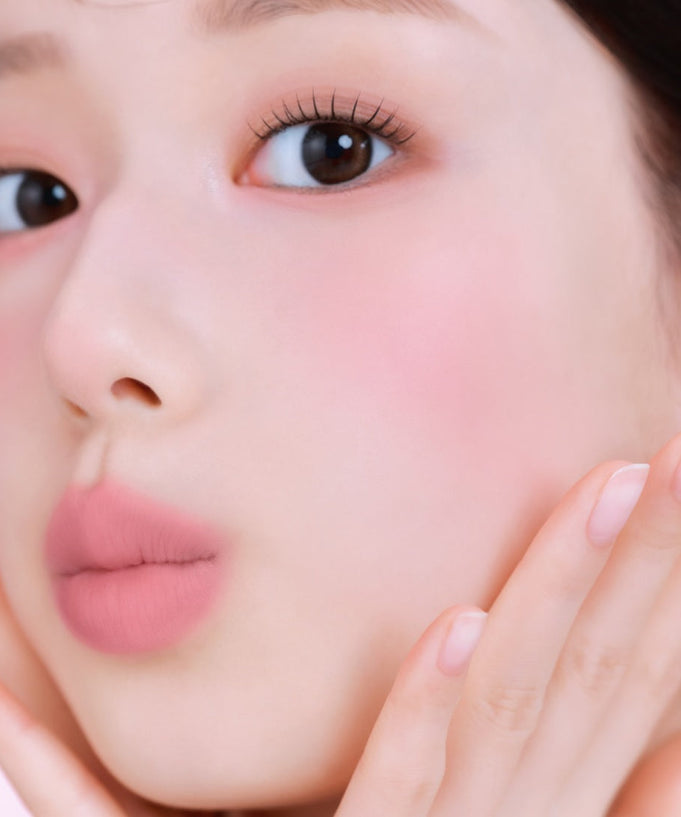 Close-up of a model using ETUDE Poyong Eye Maker for enhanced eyelashes and eye makeup