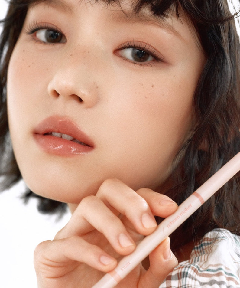 Model holding ETUDE Re-creation Maker Aegyo-sal Liner for makeup enhancement