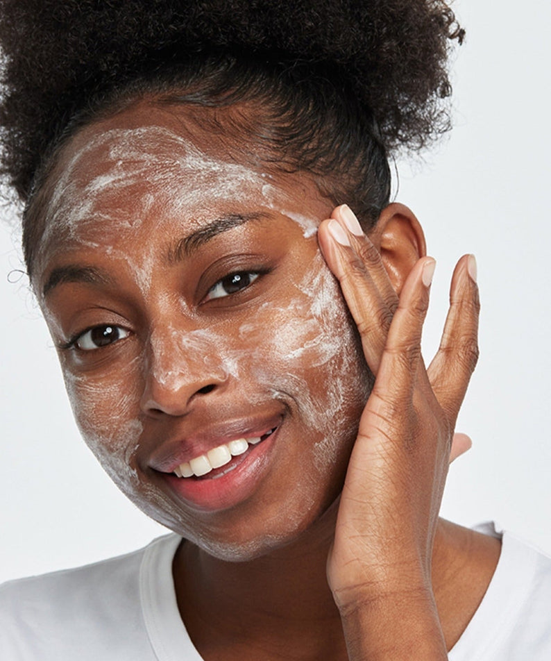 Woman using GENABELLE Pink Clound Cleansing Foam 150ml on her face