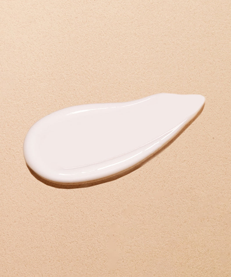 Texture of HANYUL Extreme Emulsion 125ml on a neutral background