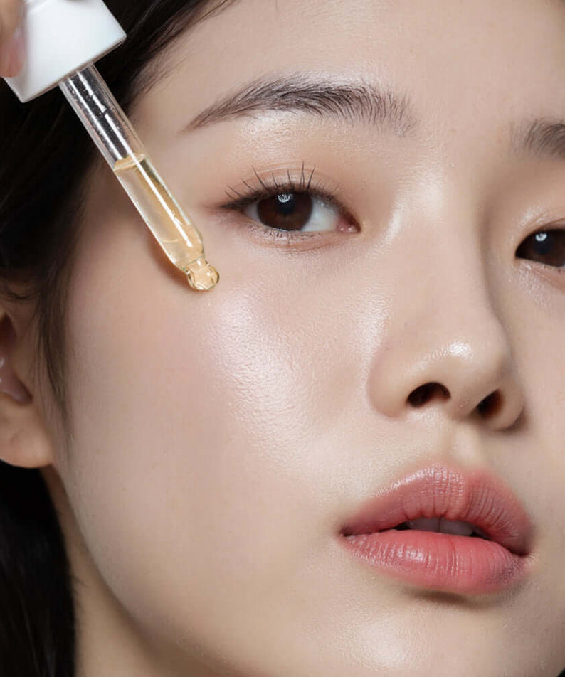 Applying HEIMISH RX Multi Vitamin Glow Serum 35ml to skin for radiant glow