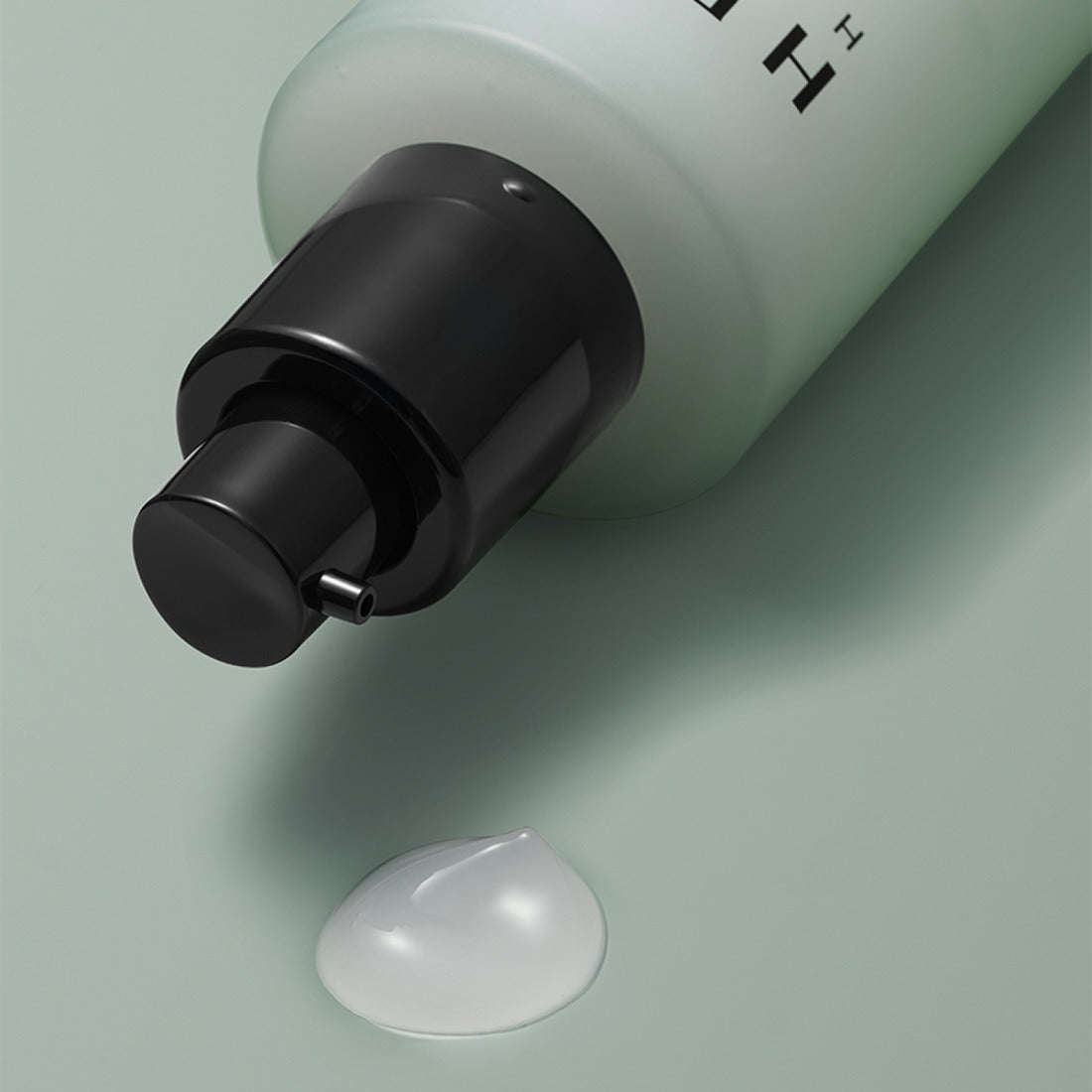 HERA Homme All-in-One Skin Hydro Treatment 150ml bottle pump close-up with gel drop - Gentleman Korea Korean men's skincare