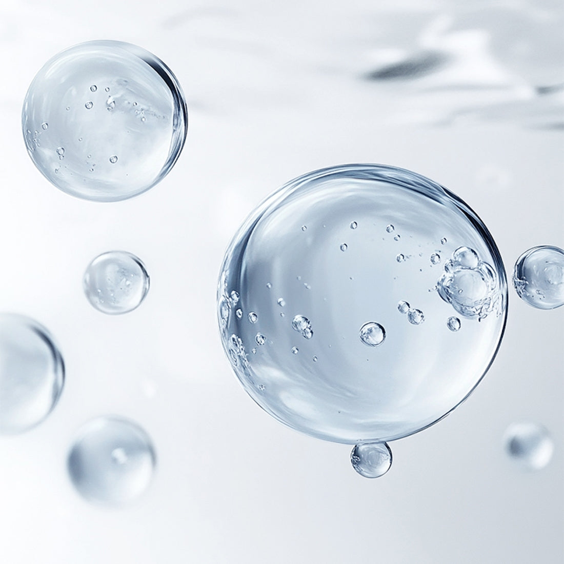 HERA Homme Blue Essence In Toner 125ml - Gentleman Korea men's hydrating essence image with clear water bubbles