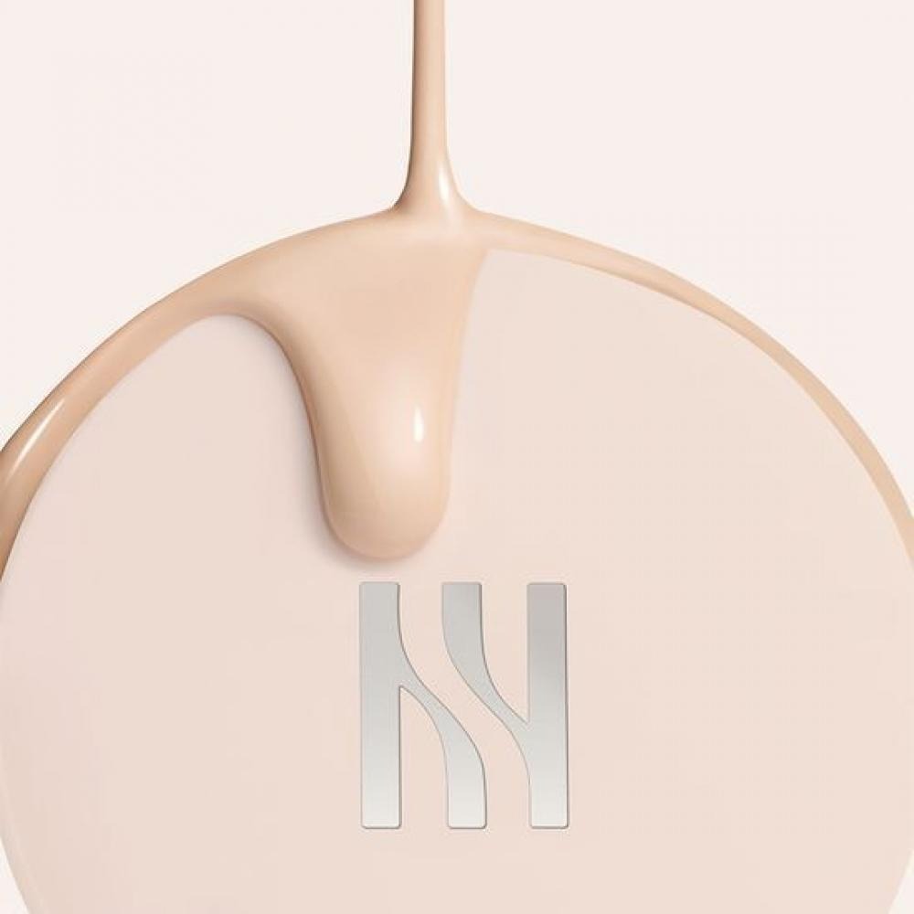 HERA Reflection Skin Glow Cushion Foundation 15g product image with creamy texture.