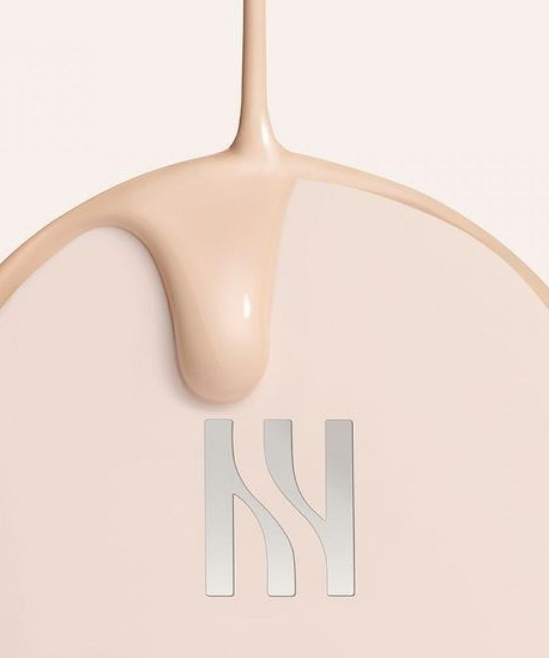 HERA Reflection Skin Glow Cushion Foundation 15g product image with creamy texture.