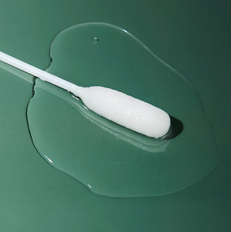 HIDIFF Royal Soft Clean Kit cotton swab on green surface with liquid