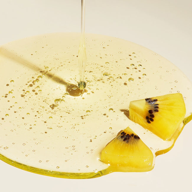 HOLIKA HOLIKA Gold Kiwi Vita C+ Brightening Serum 45ml texture with kiwi slices