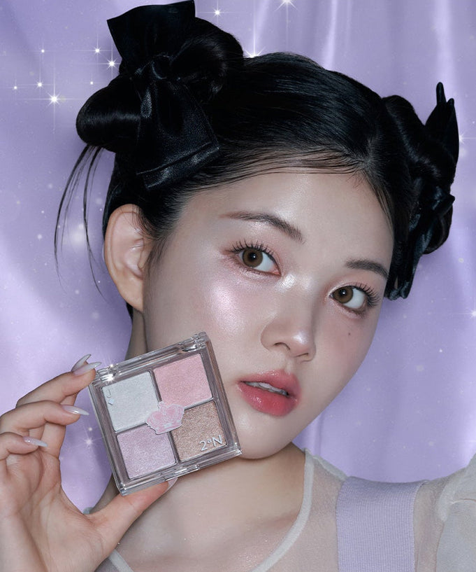 Model holding 2AN Jelly Glow Highlighter Palette 10.8g against a purple backdrop, highlighting its shimmery shades.