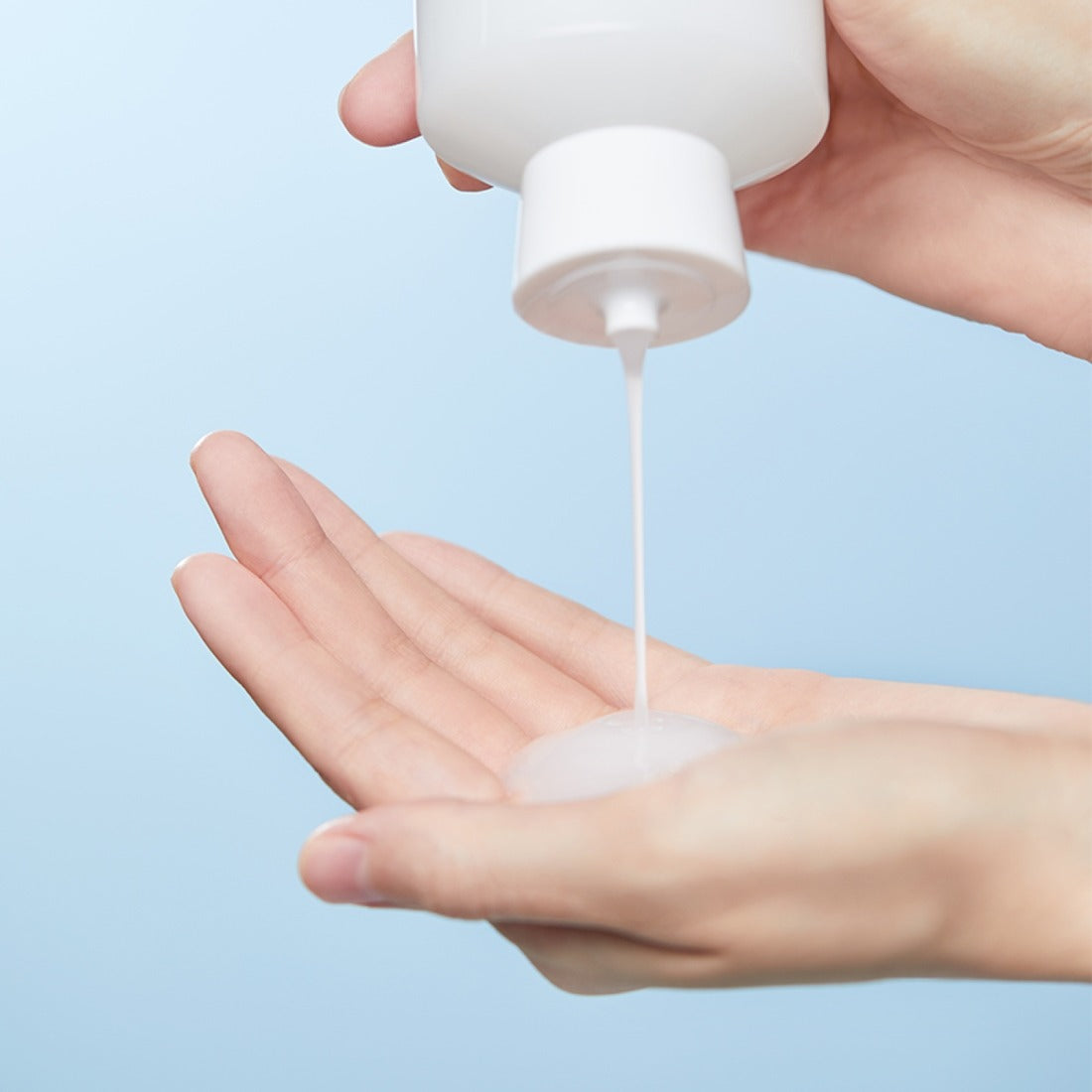 Applying ILLIYOON Ceramide Ato Moisturizing Skin 250ml on hand for hydration and nourishment.