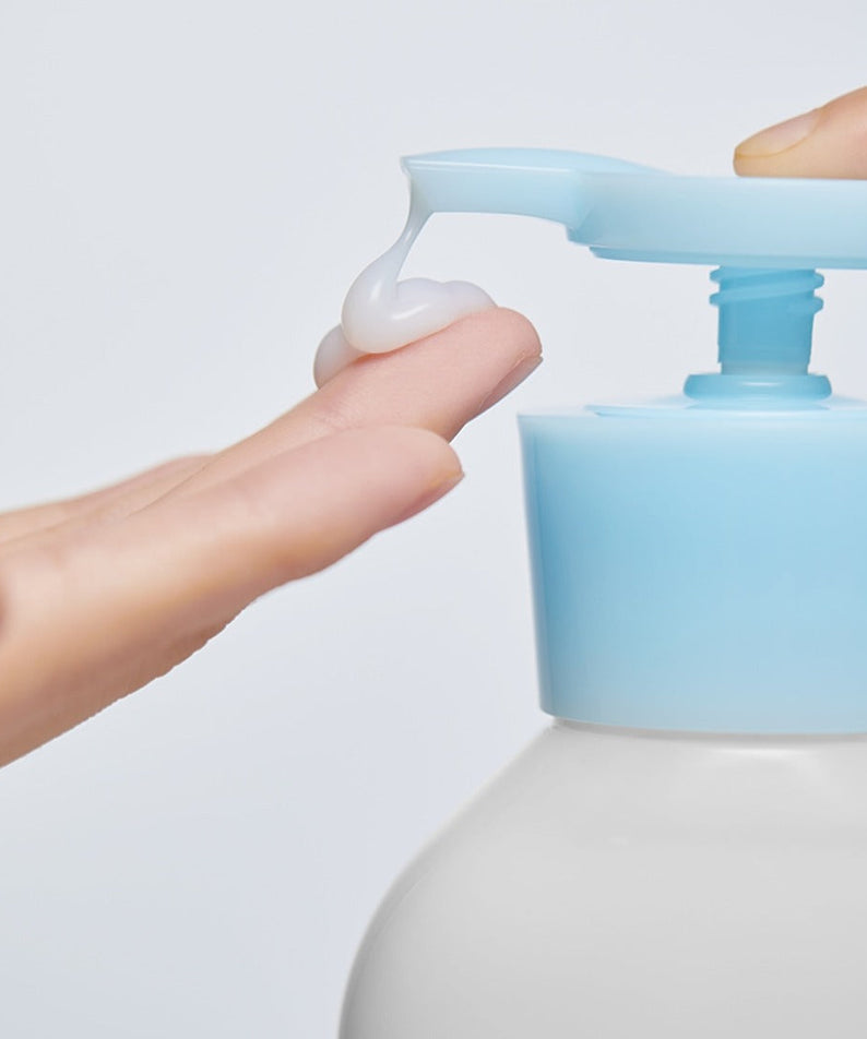 Applying ILLIYOON Ceramide Ato 5.0 Gentle Skin Cleanser 400ml with pump dispenser