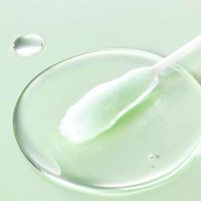 ILSO No Trouble Peeling Swab 8 sheets displayed on a mint green background, highlighting the product's unique texture and quality.