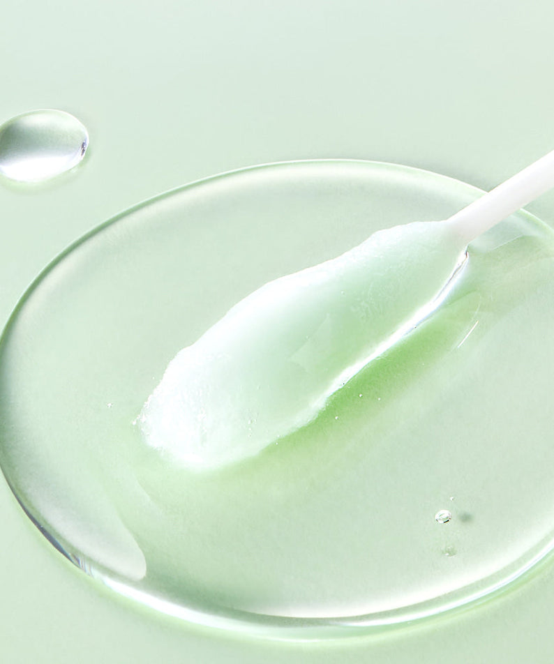 ILSO No Trouble Peeling Swab 8 sheets displayed on a mint green background, highlighting the product's unique texture and quality.