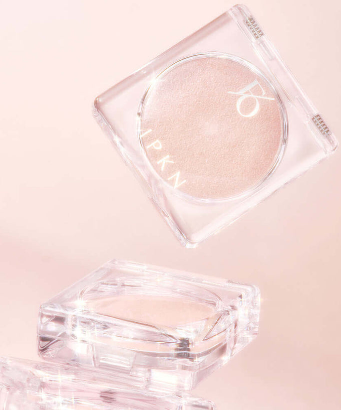 IPKN Flap One Single Highlighter (Peach Lace) 2.9g in a translucent case against a peach background.