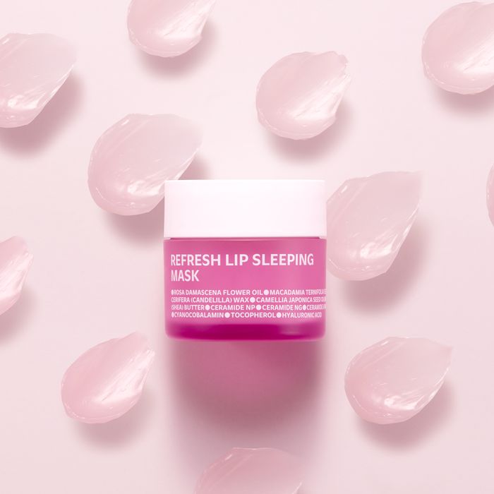 ISOI Refresh Lip Sleeping Mask 25g surrounded by soft pink petals