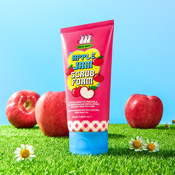 IT'S SKIN Apple Jam Scrub Foam 120ml in a vibrant outdoor setting with apples and daisies, highlighting natural ingredients and skincare benefits
