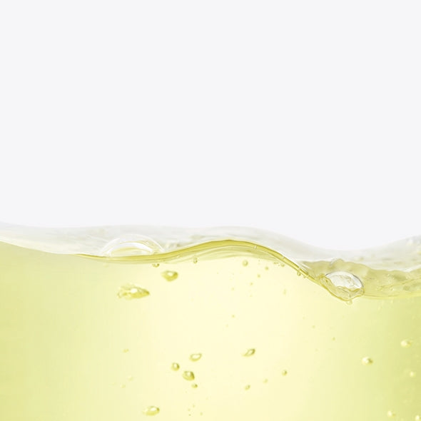 Close-up of IT'S SKIN Glutathione Shot B3 Toner 120ml texture