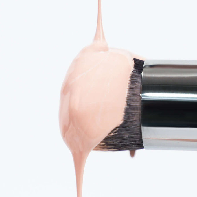 IVI MAD PEACH Soft Touch Makeup Brush disponible sur Ma petite Coree, ton Eshop 100% K-beauty en direct de Seoul