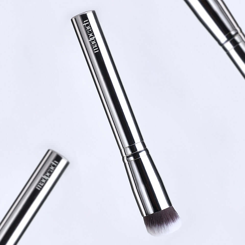 IVI MAD PEACH Soft Touch Makeup Brush with sleek silver design, perfect for professional application.